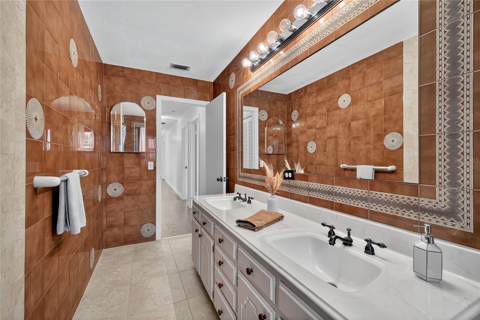 Image 54 of 100 For 5124 South Shore Drive