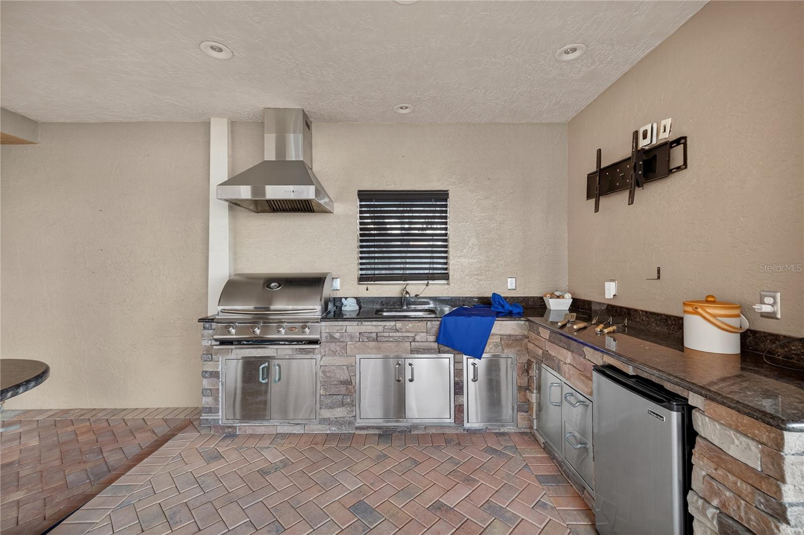 Image 71 of 100 For 5124 South Shore Drive