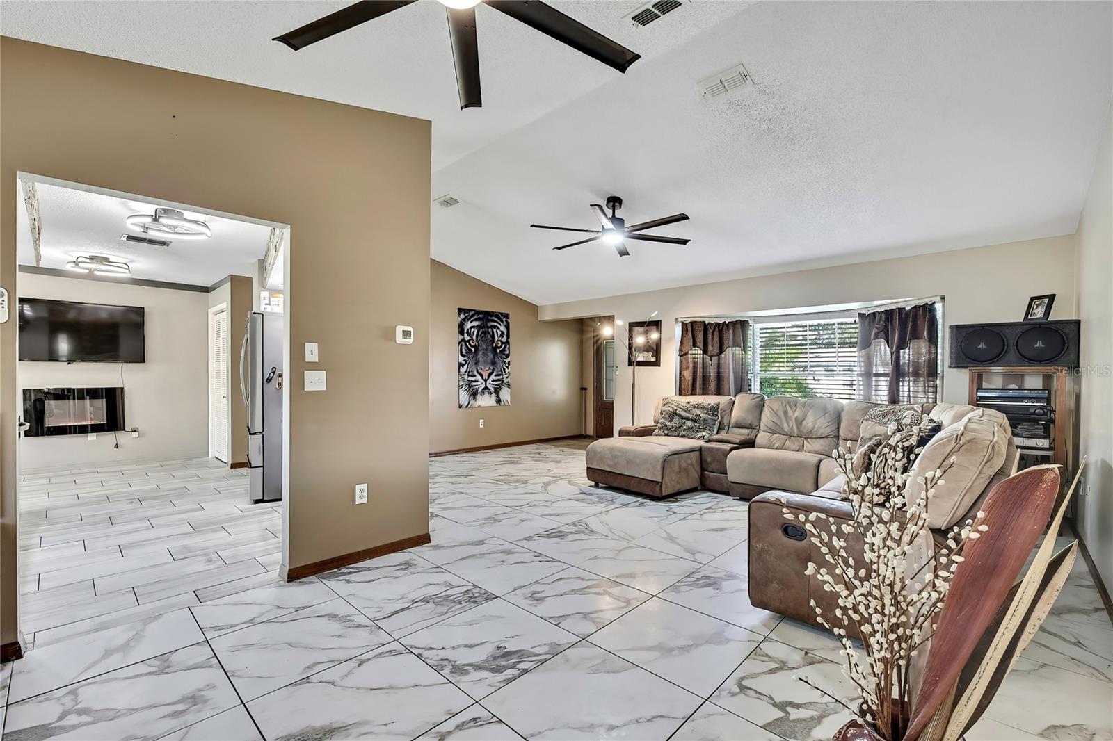 Image 16 of 40 For 10398 Claymore Street