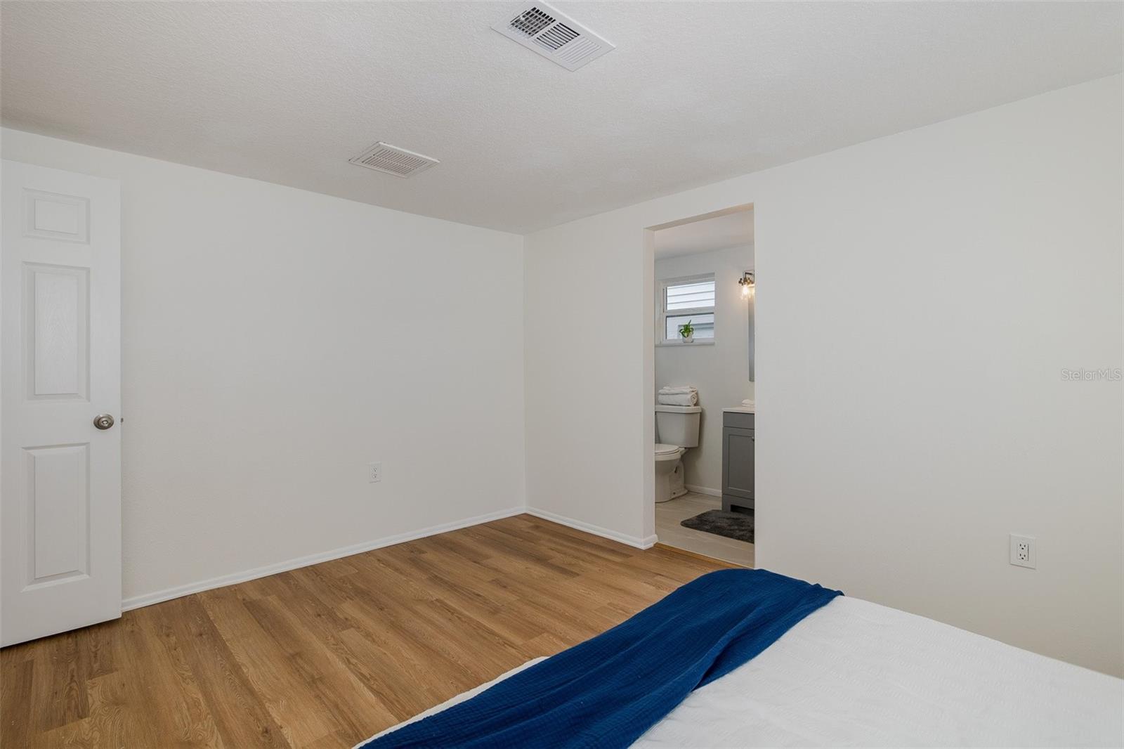 Image 21 of 38 For 7437 Daggett Terrace