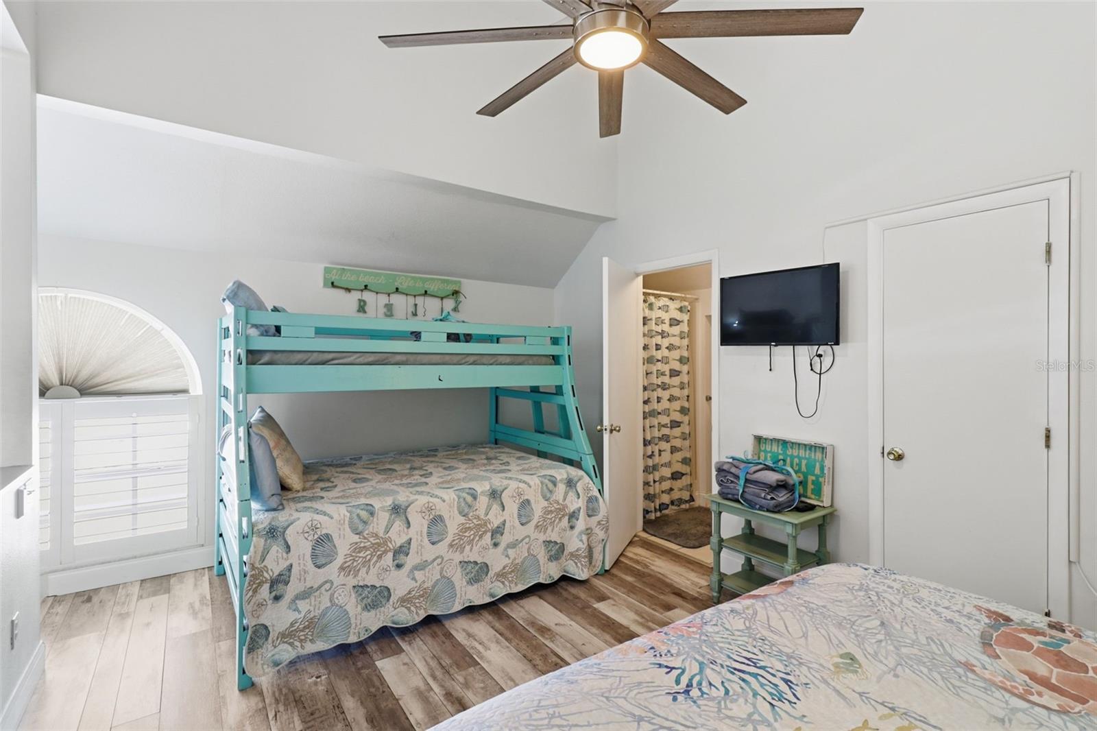 Image 26 of 35 For 7324 Islander Lane