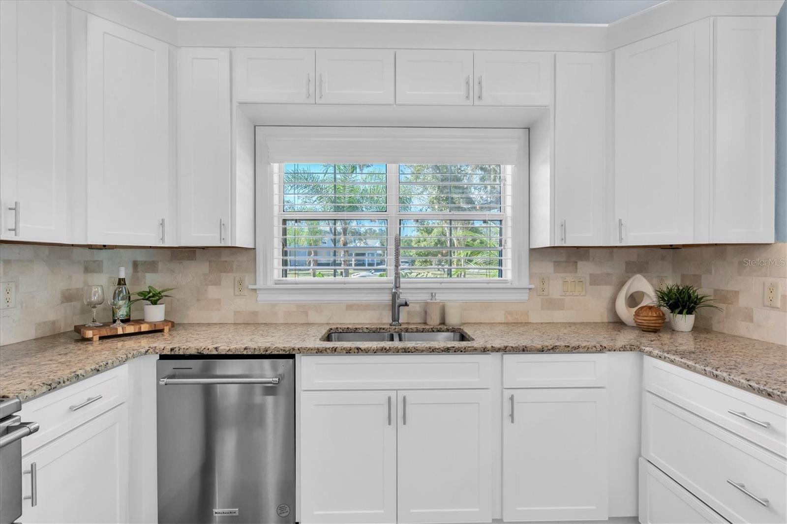 Image 15 of 63 For 11602 Lakeview Drive