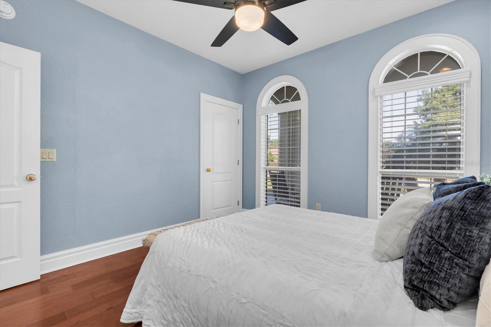 Image 31 of 63 For 11602 Lakeview Drive