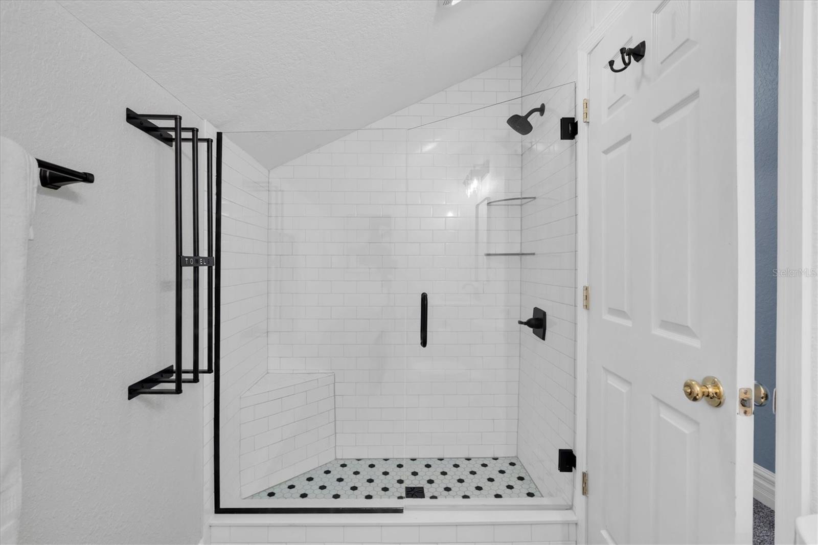 Image 37 of 63 For 11602 Lakeview Drive