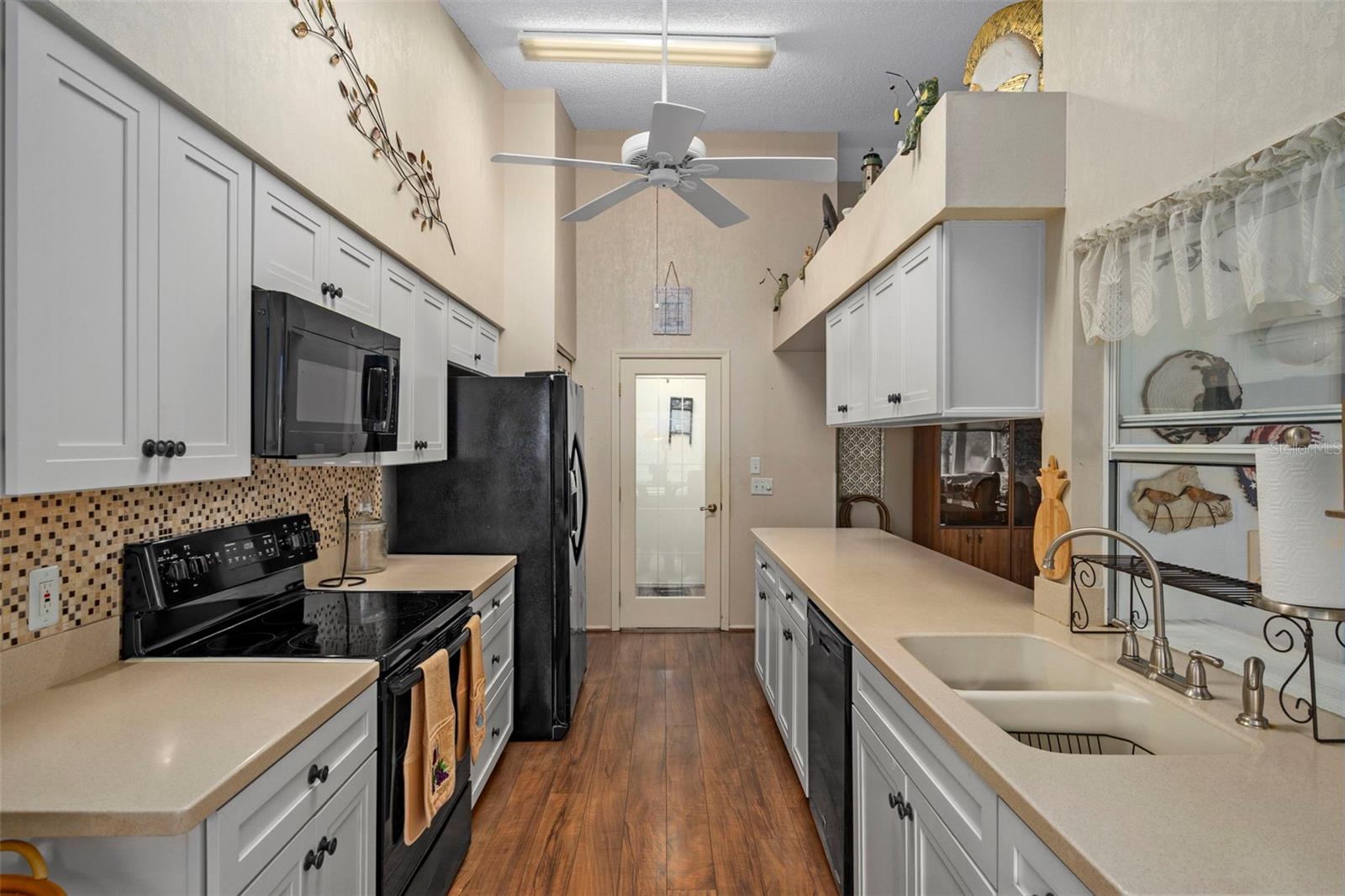 Image 13 of 41 For 2102 Springmeadow Drive