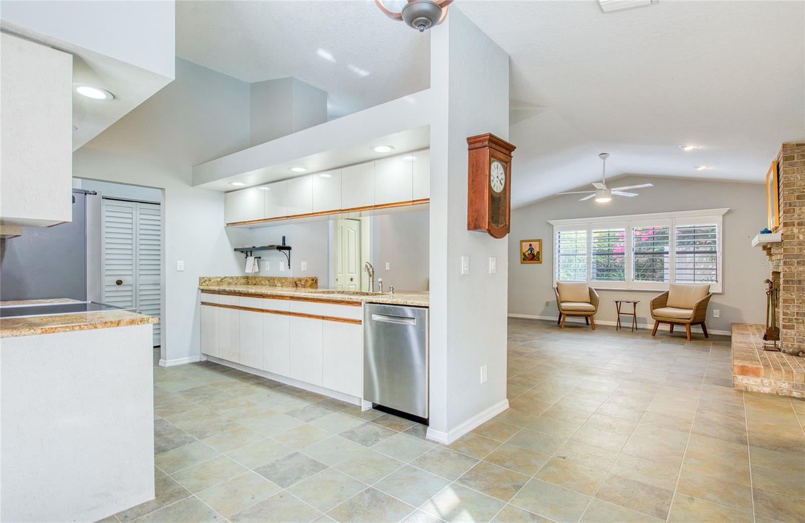 Image 17 of 58 For 44 Ridgecroft Lane