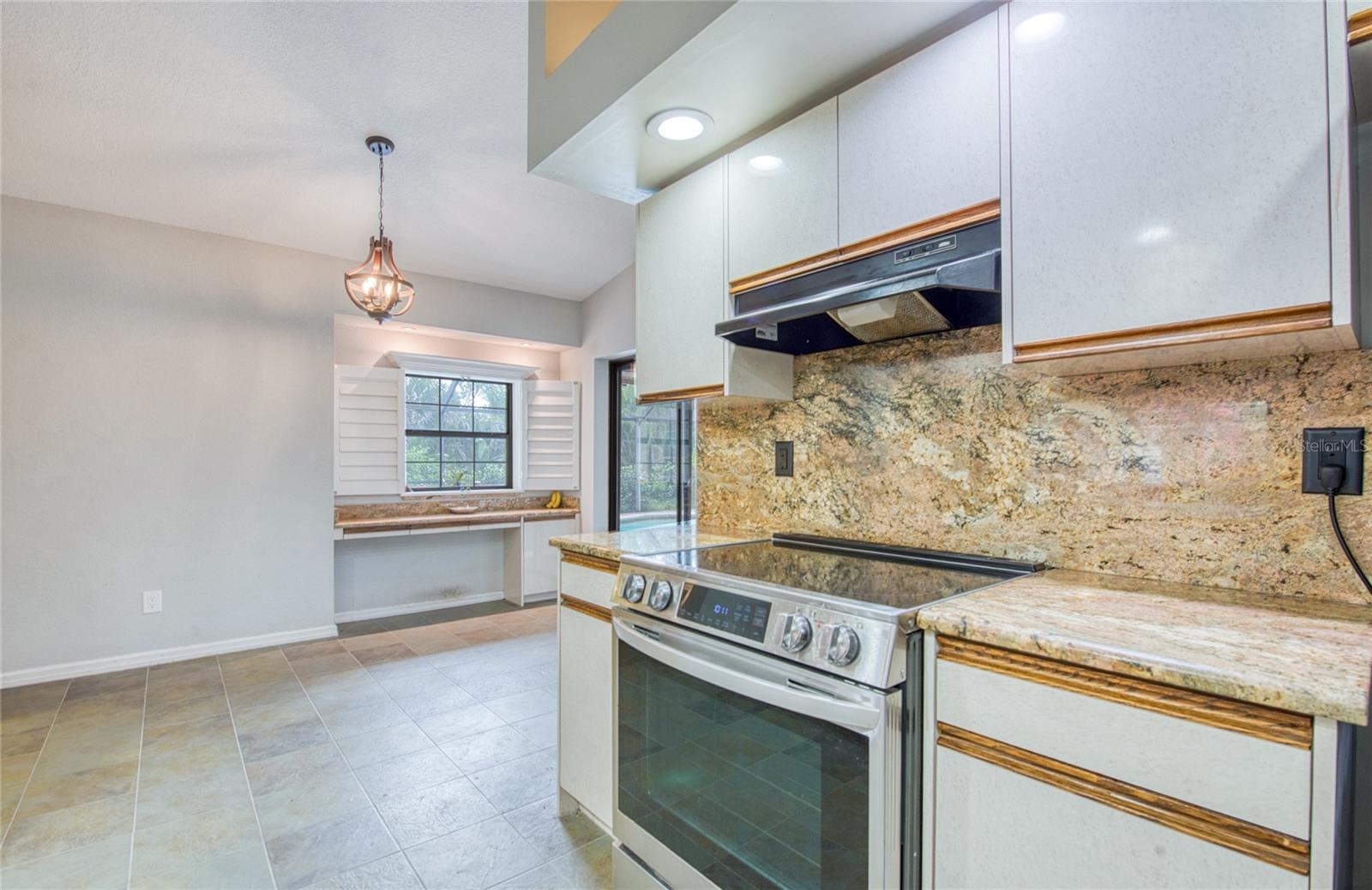 Image 21 of 58 For 44 Ridgecroft Lane