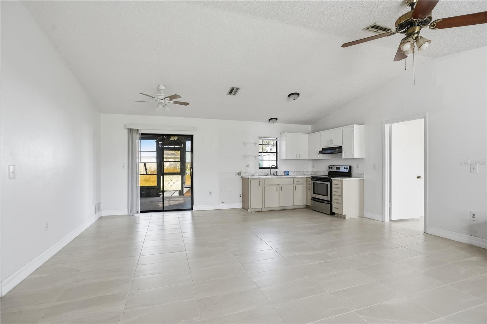 Image 4 of 10 For 2304 Hawthorne Road