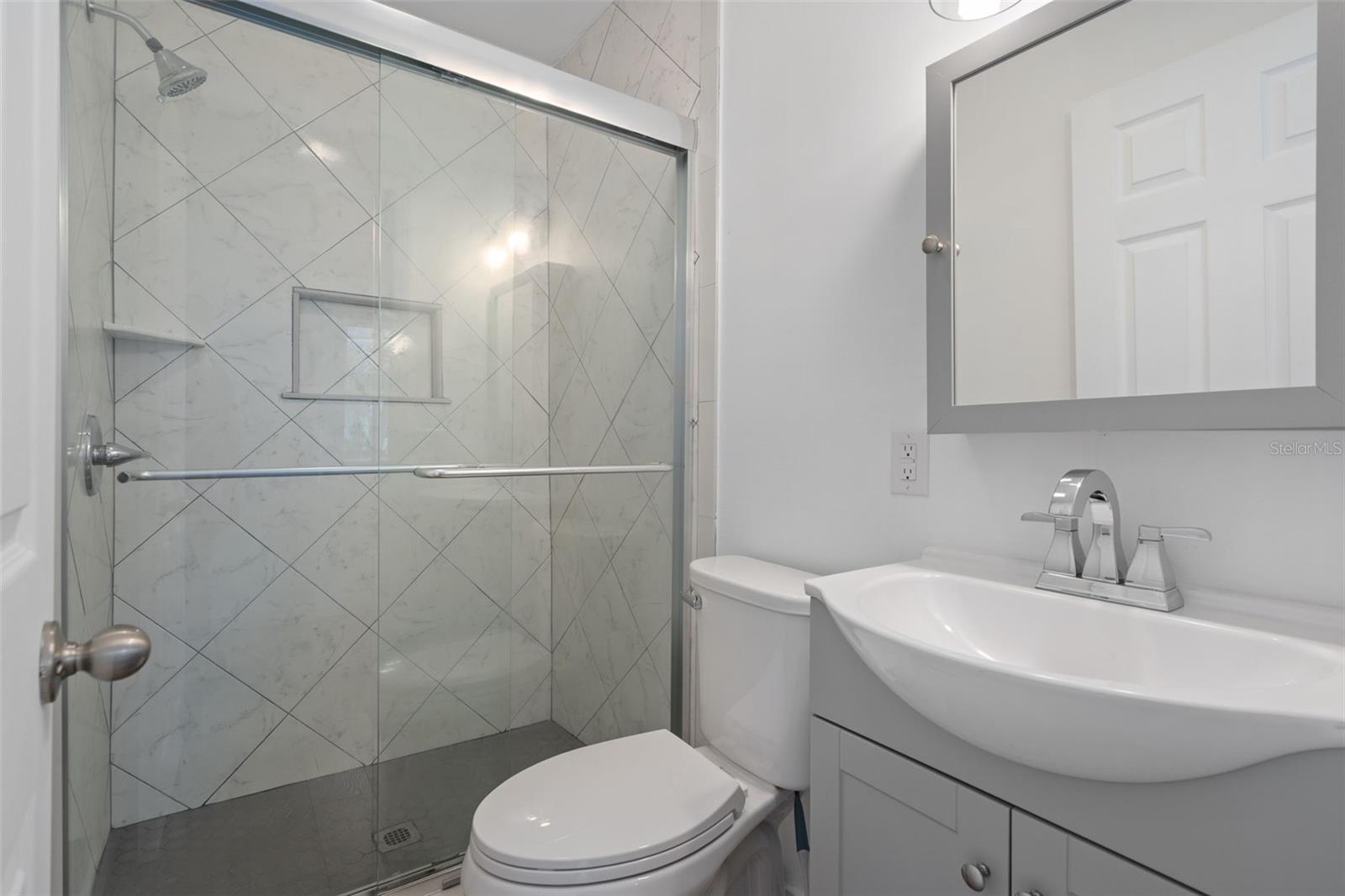 Image 16 of 30 For 515 Stafford Avenue