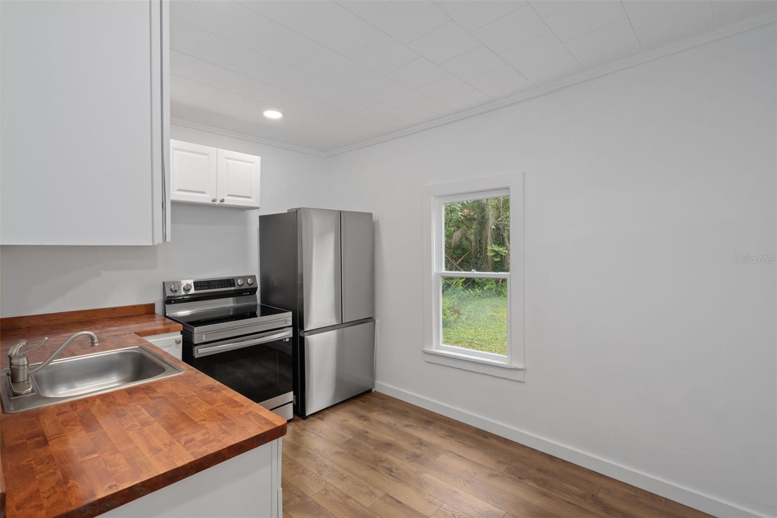 Image 6 of 30 For 515 Stafford Avenue