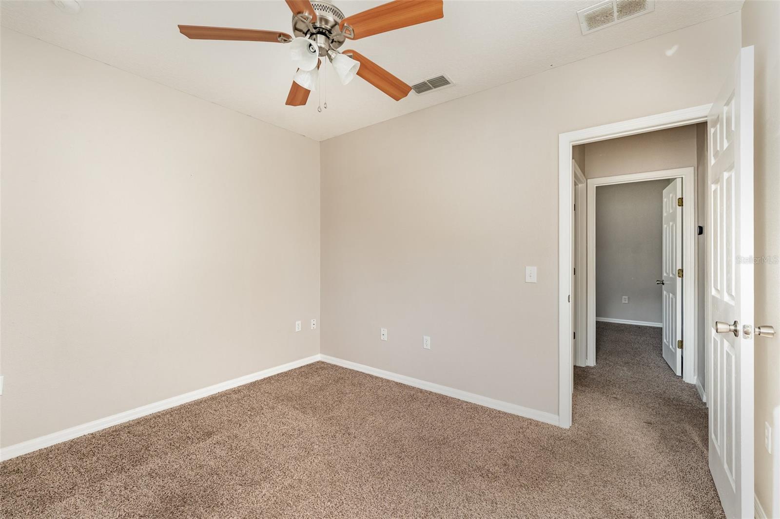 Image 11 of 15 For 998 Cumberland Drive