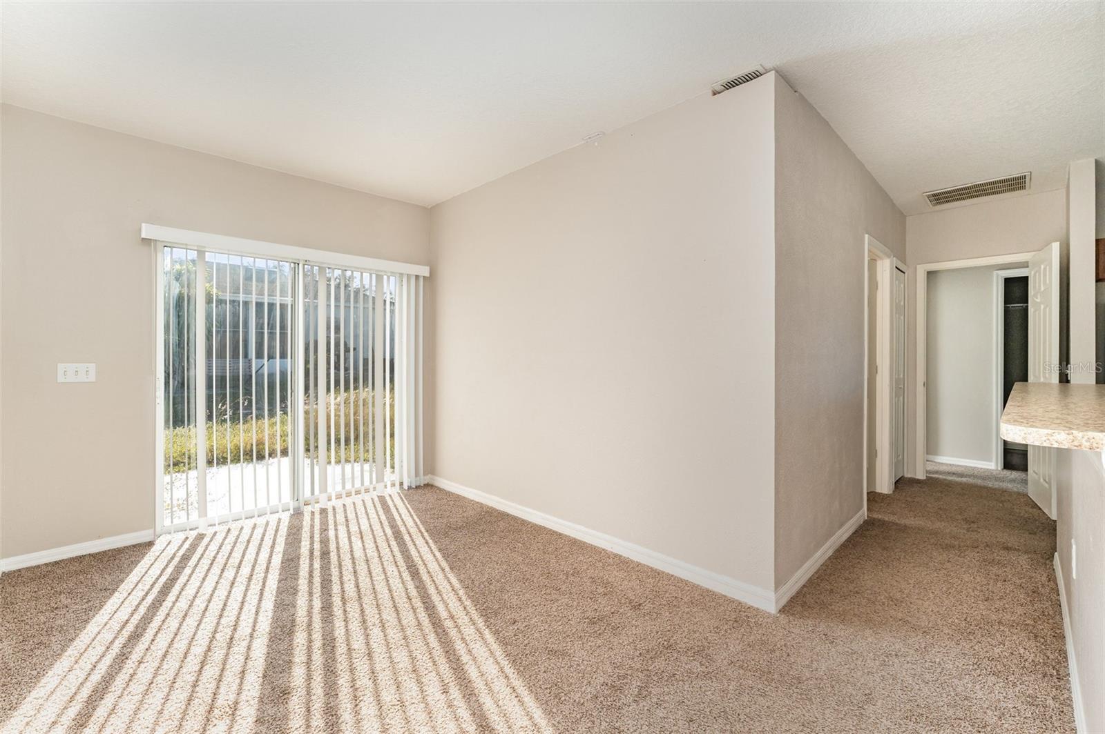 Image 4 of 15 For 998 Cumberland Drive