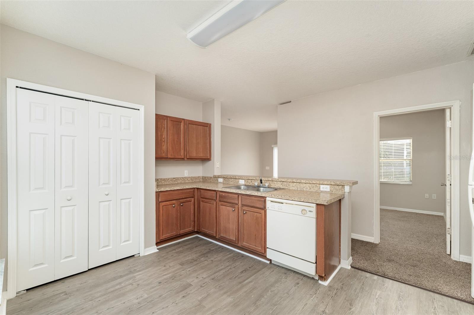 Image 6 of 15 For 998 Cumberland Drive