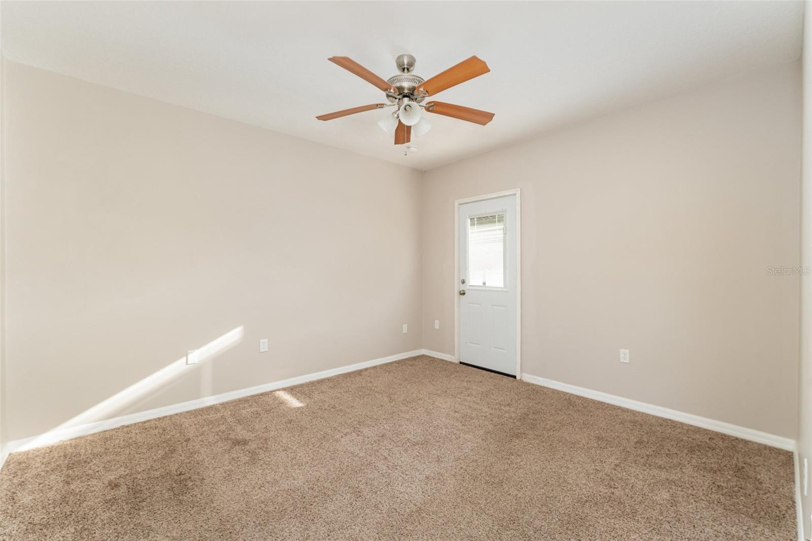 Image 7 of 15 For 998 Cumberland Drive