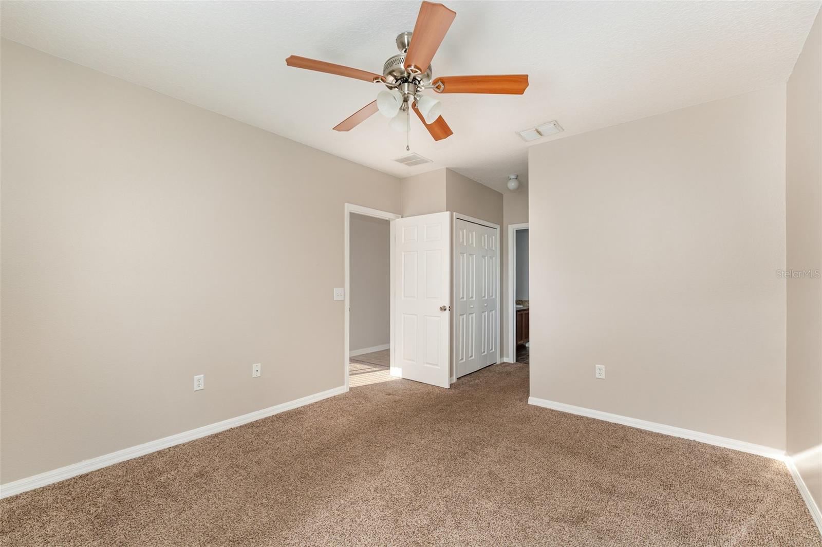 Image 8 of 15 For 998 Cumberland Drive