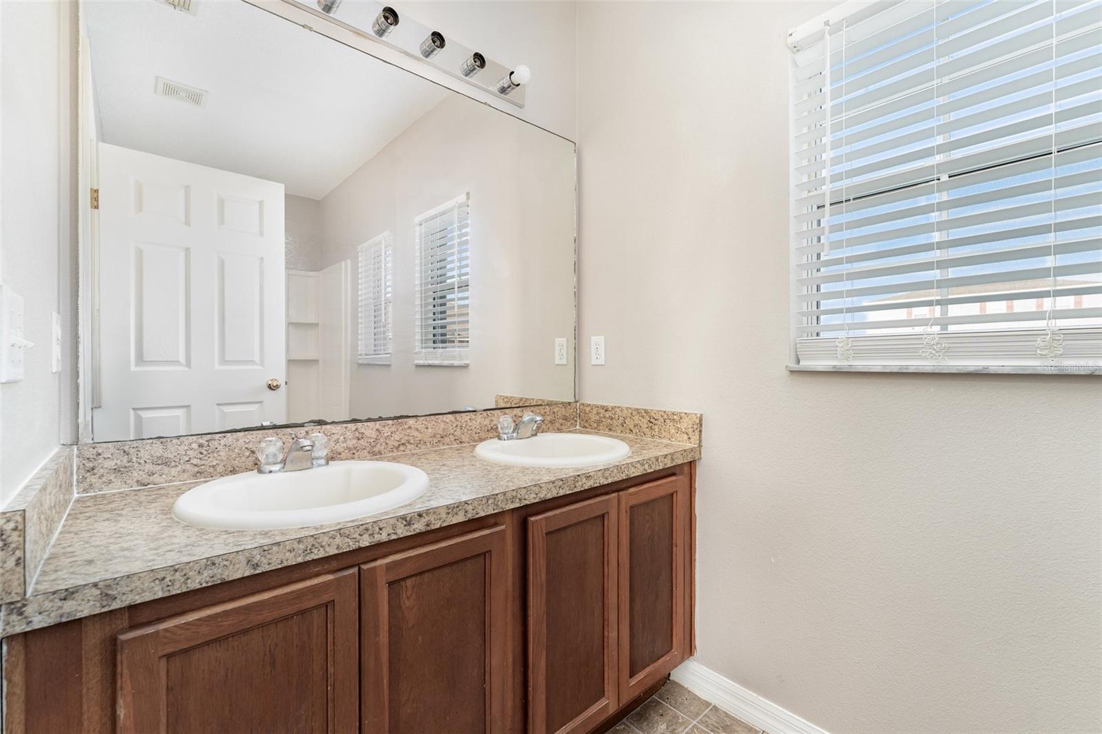 Image 9 of 15 For 998 Cumberland Drive