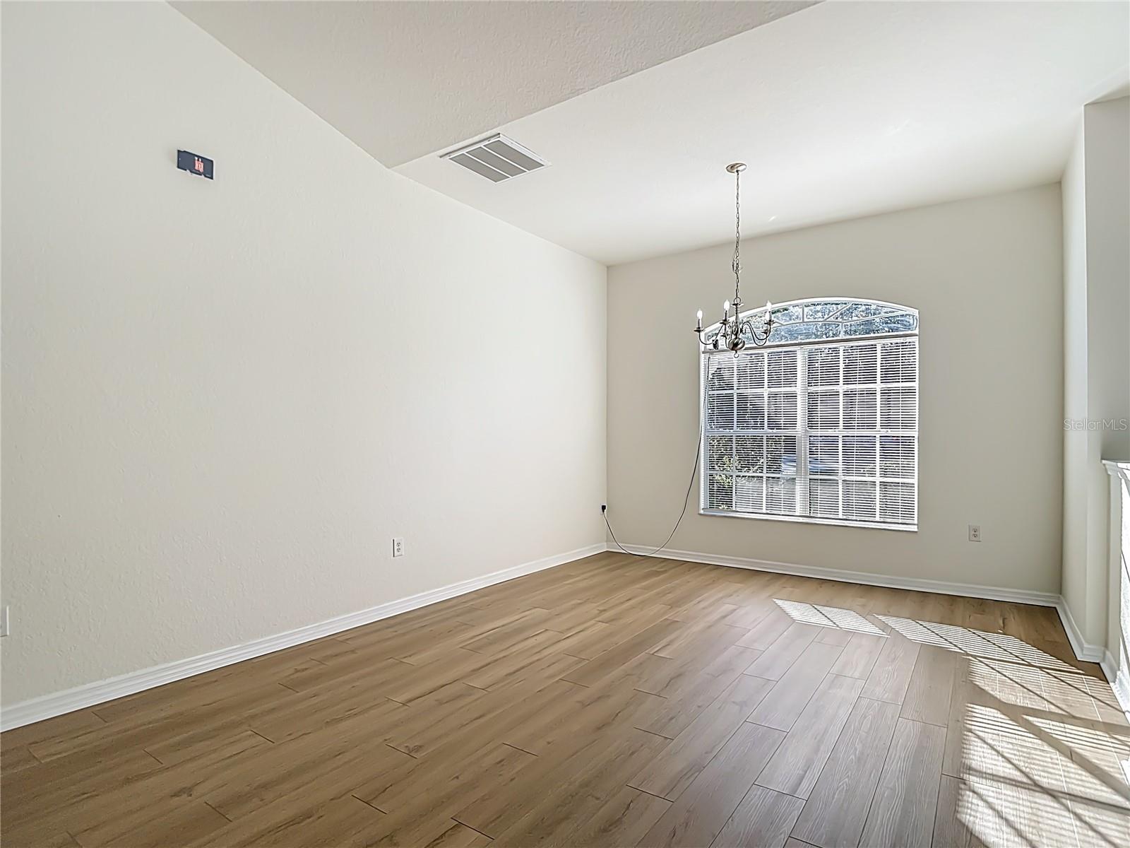 Image 13 of 77 For 207 Linder Drive