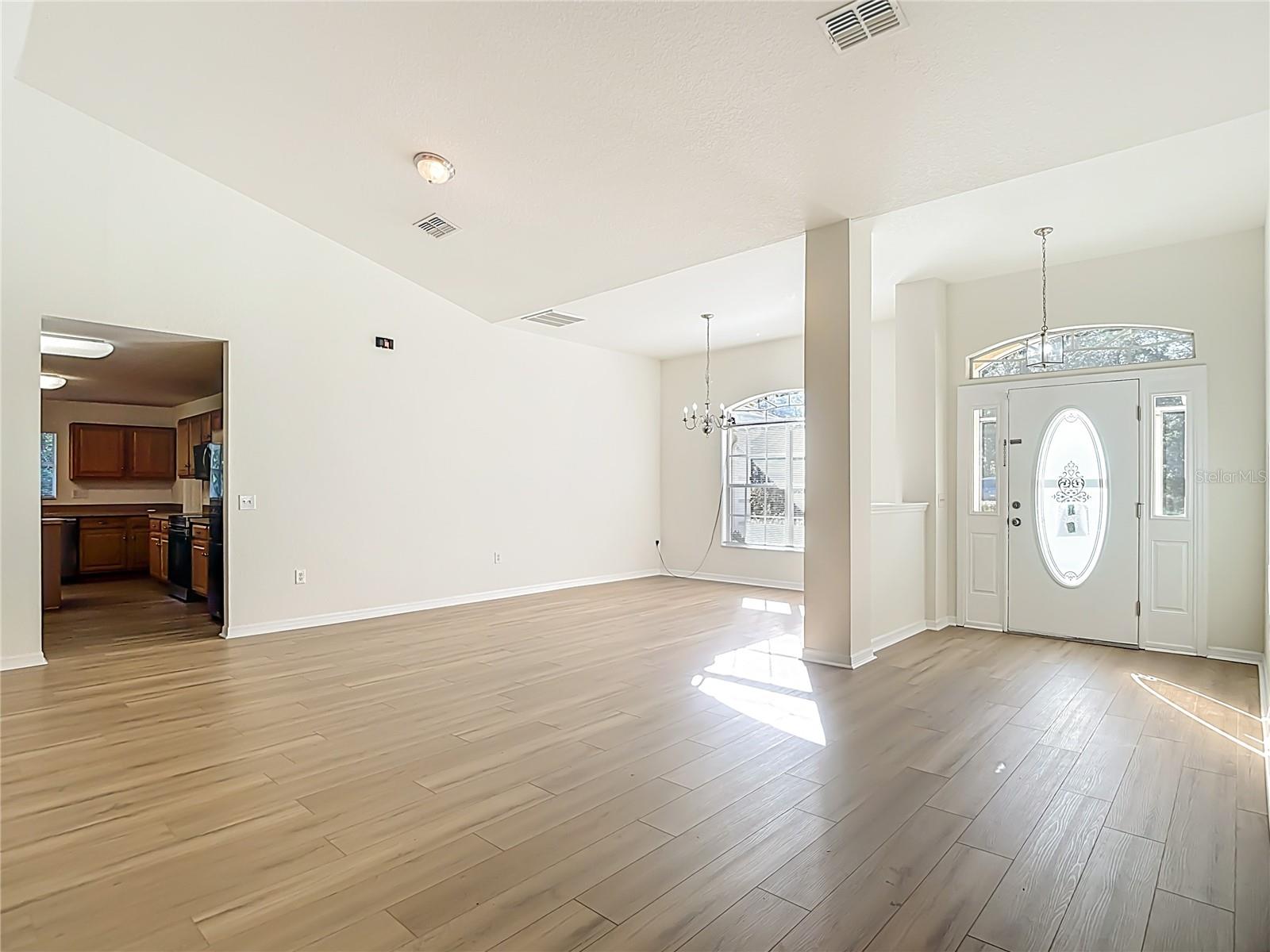 Image 14 of 77 For 207 Linder Drive