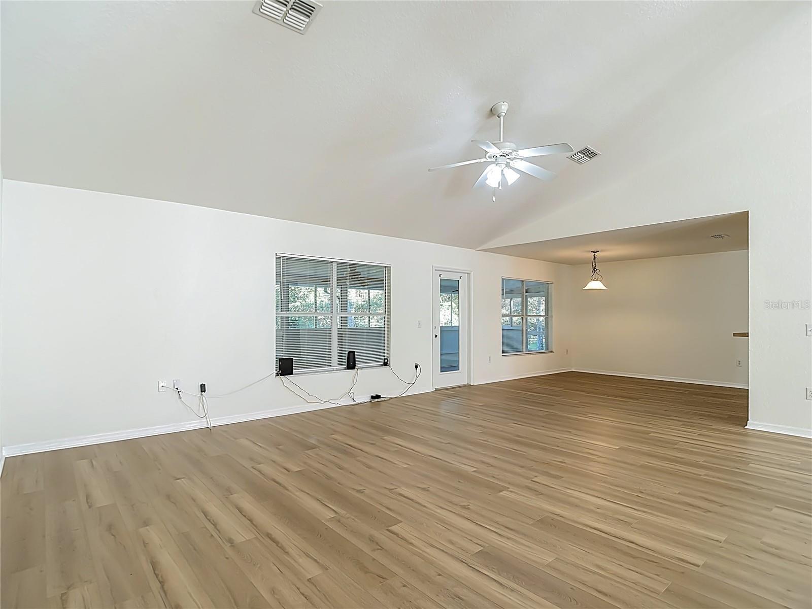 Image 17 of 77 For 207 Linder Drive