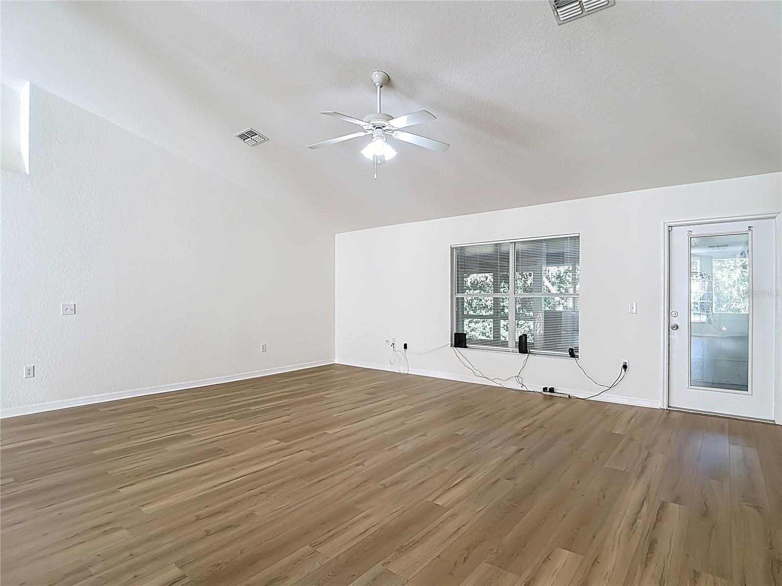 Image 18 of 77 For 207 Linder Drive