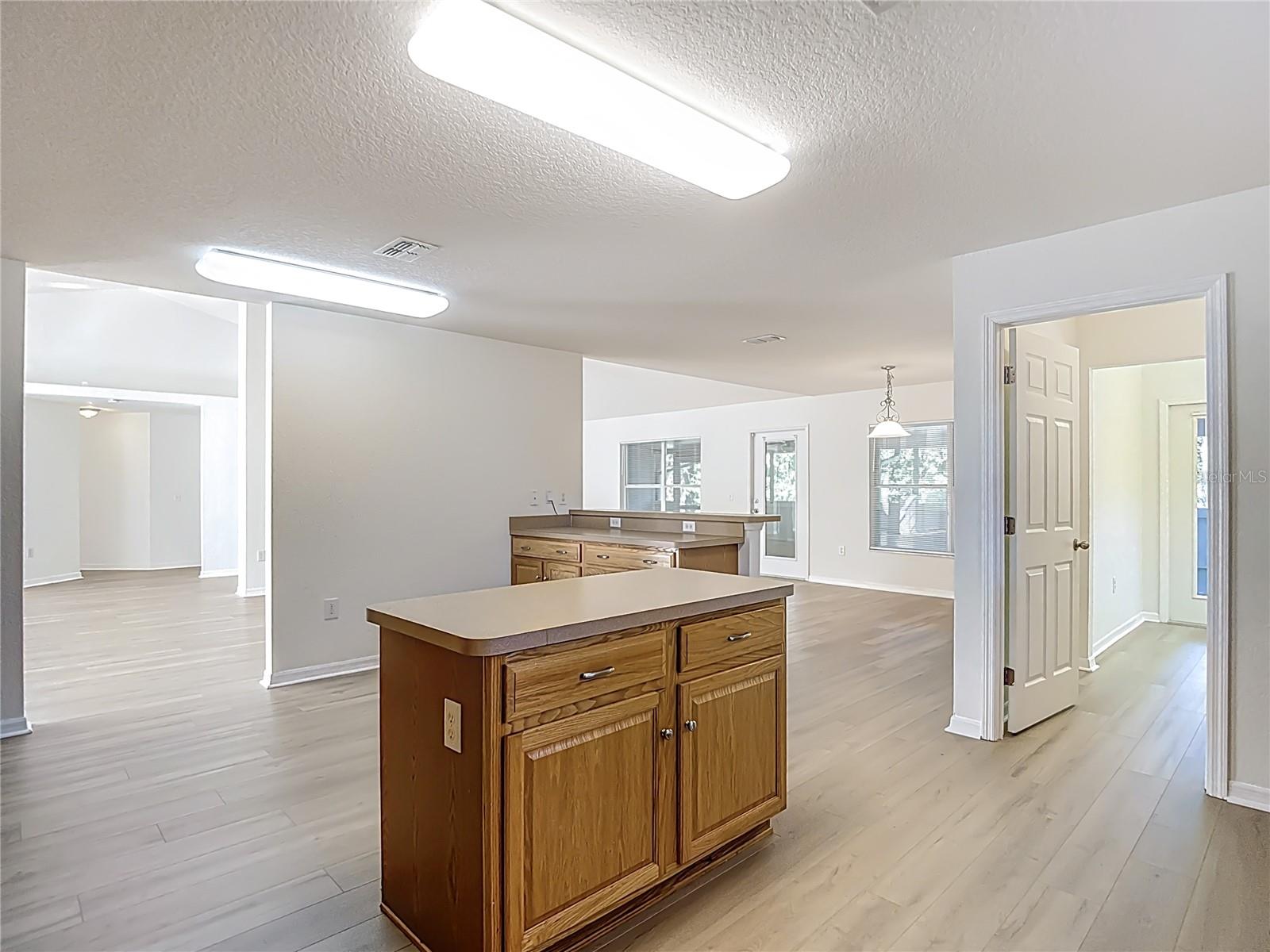 Image 32 of 77 For 207 Linder Drive