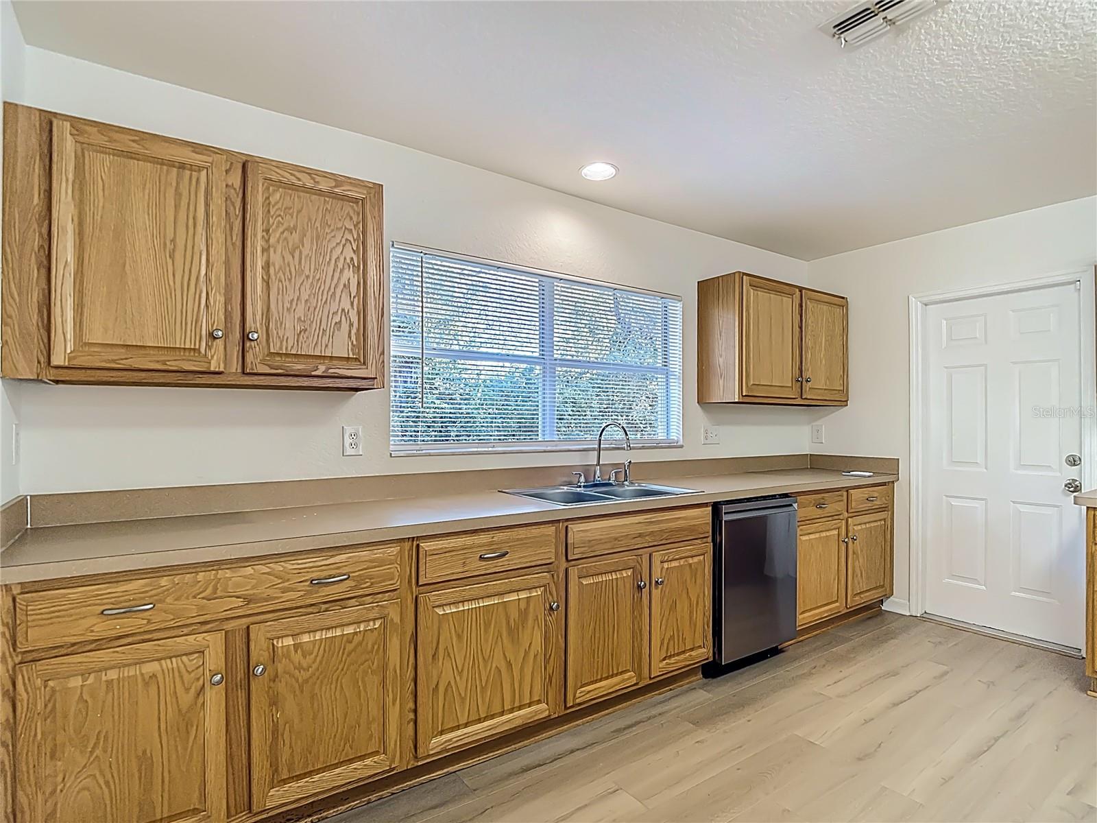 Image 33 of 77 For 207 Linder Drive