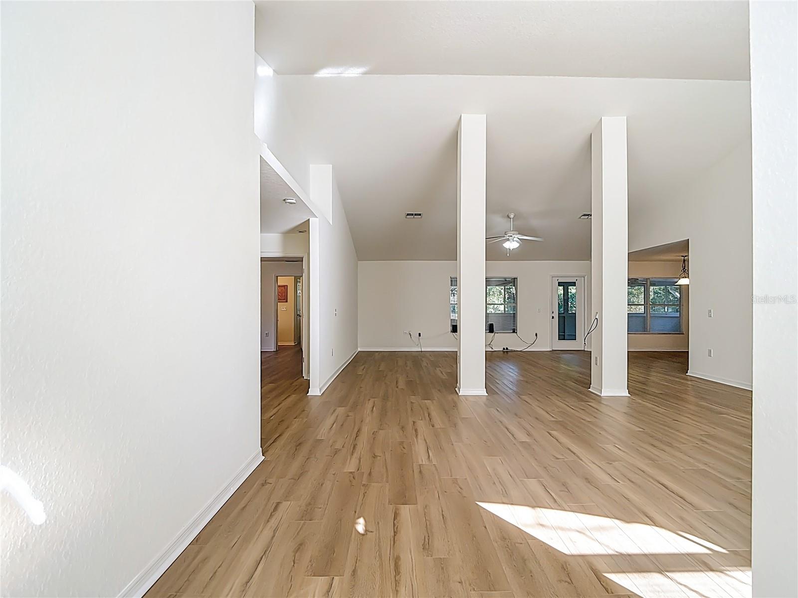 Image 8 of 77 For 207 Linder Drive