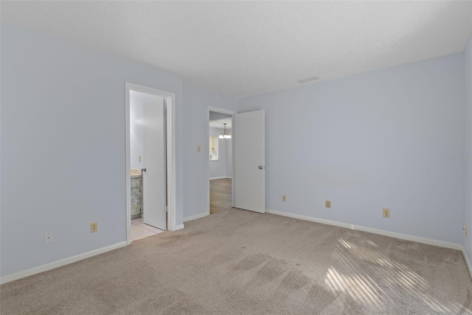 Image 20 of 56 For 72 Chinaberry Circle