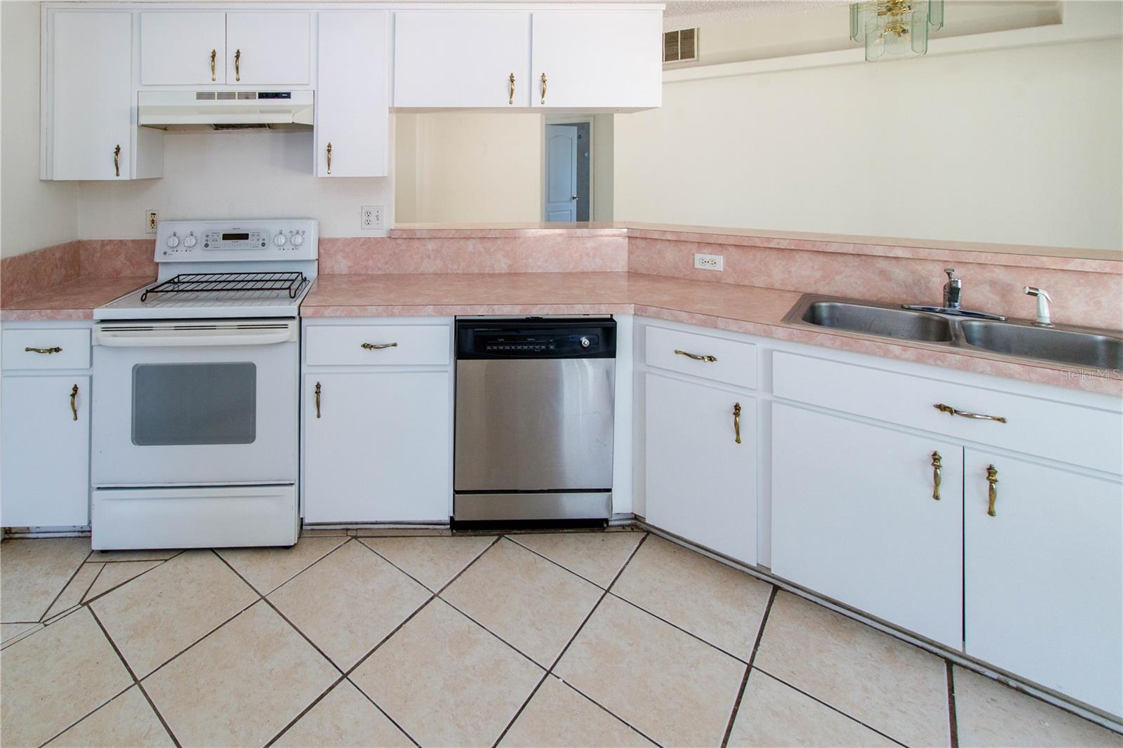 Image 26 of 33 For 11339 Dean Street