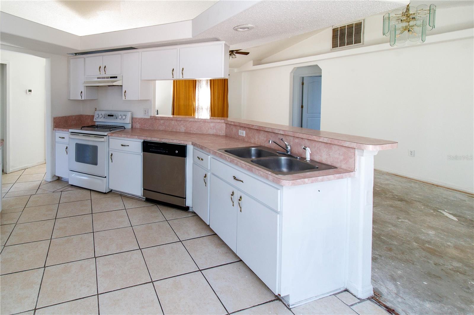 Image 27 of 33 For 11339 Dean Street