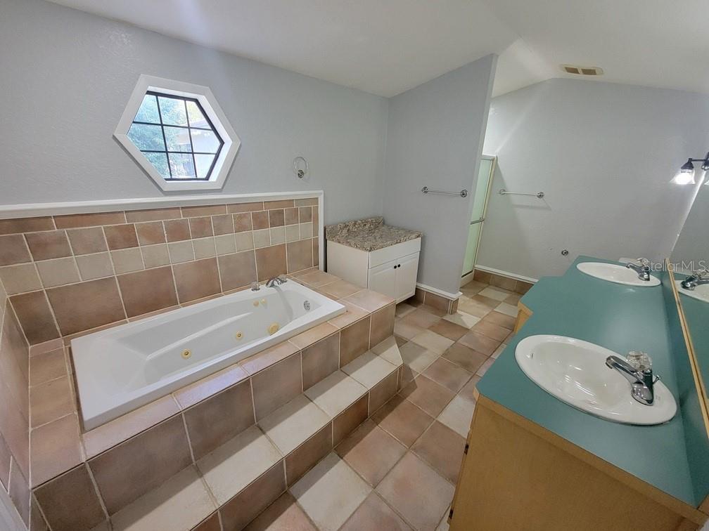 Image 15 of 32 For 11633 Fox Run