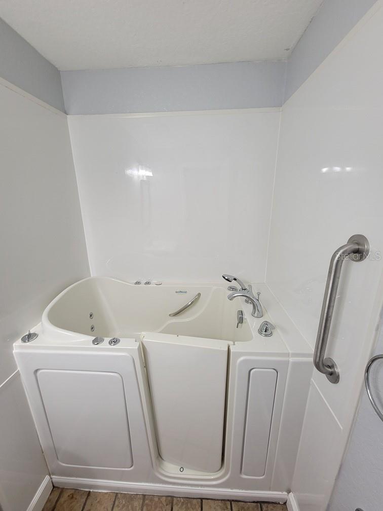 Image 23 of 32 For 11633 Fox Run