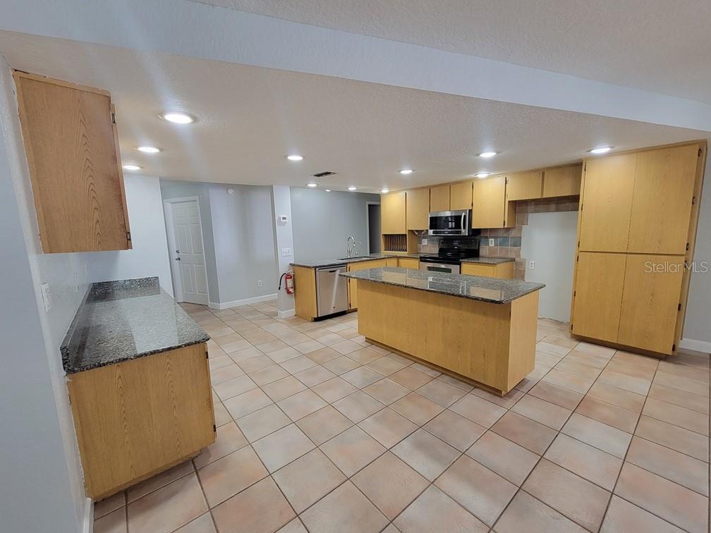 Image 5 of 32 For 11633 Fox Run