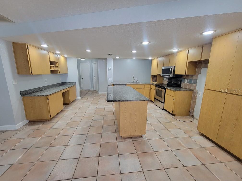 Image 6 of 32 For 11633 Fox Run