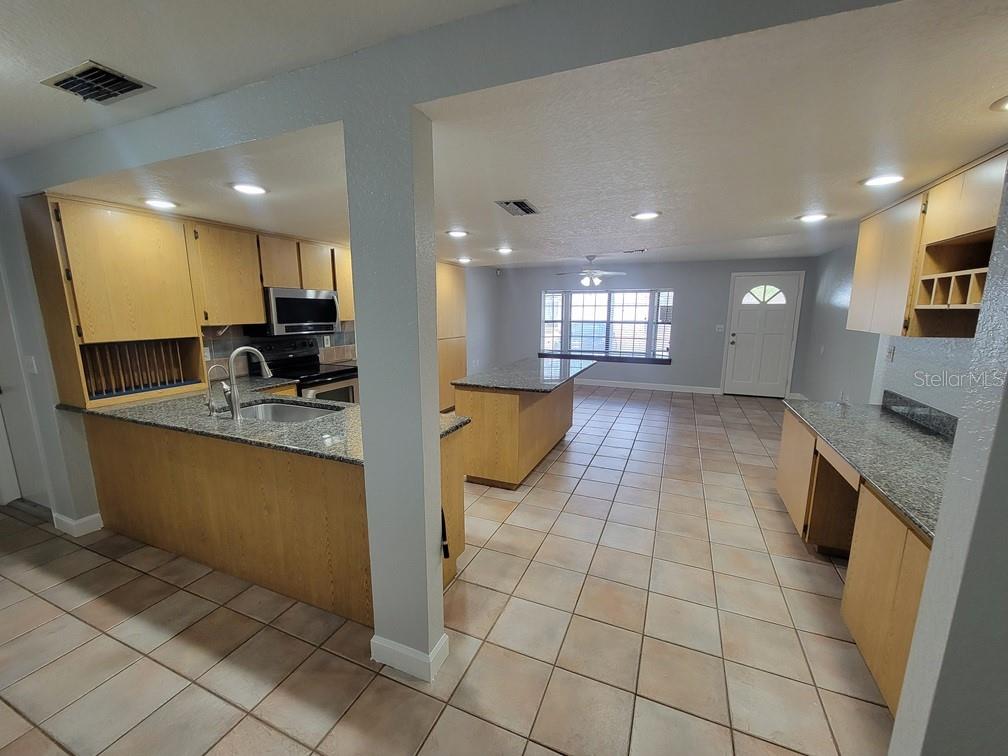 Image 7 of 32 For 11633 Fox Run