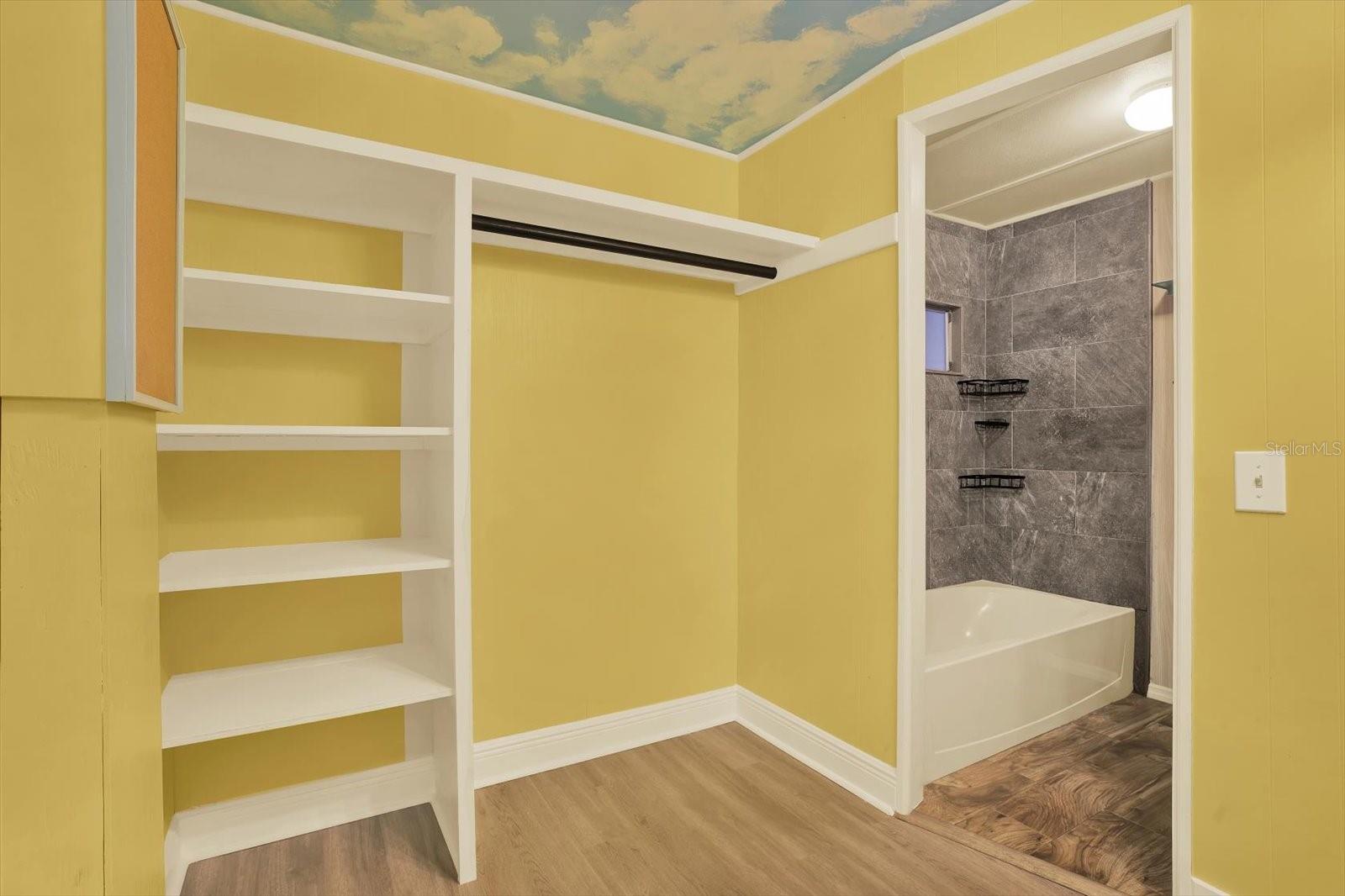 Image 11 of 19 For 10051 Huntley Street