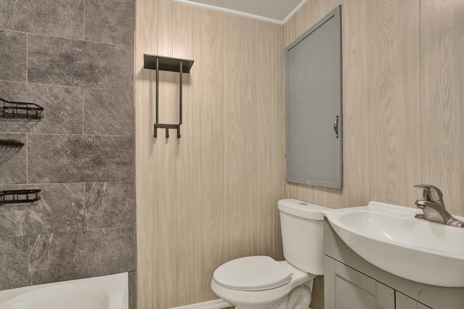 Image 12 of 19 For 10051 Huntley Street