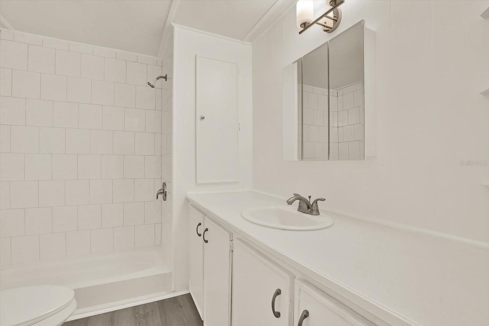 Image 15 of 19 For 10051 Huntley Street