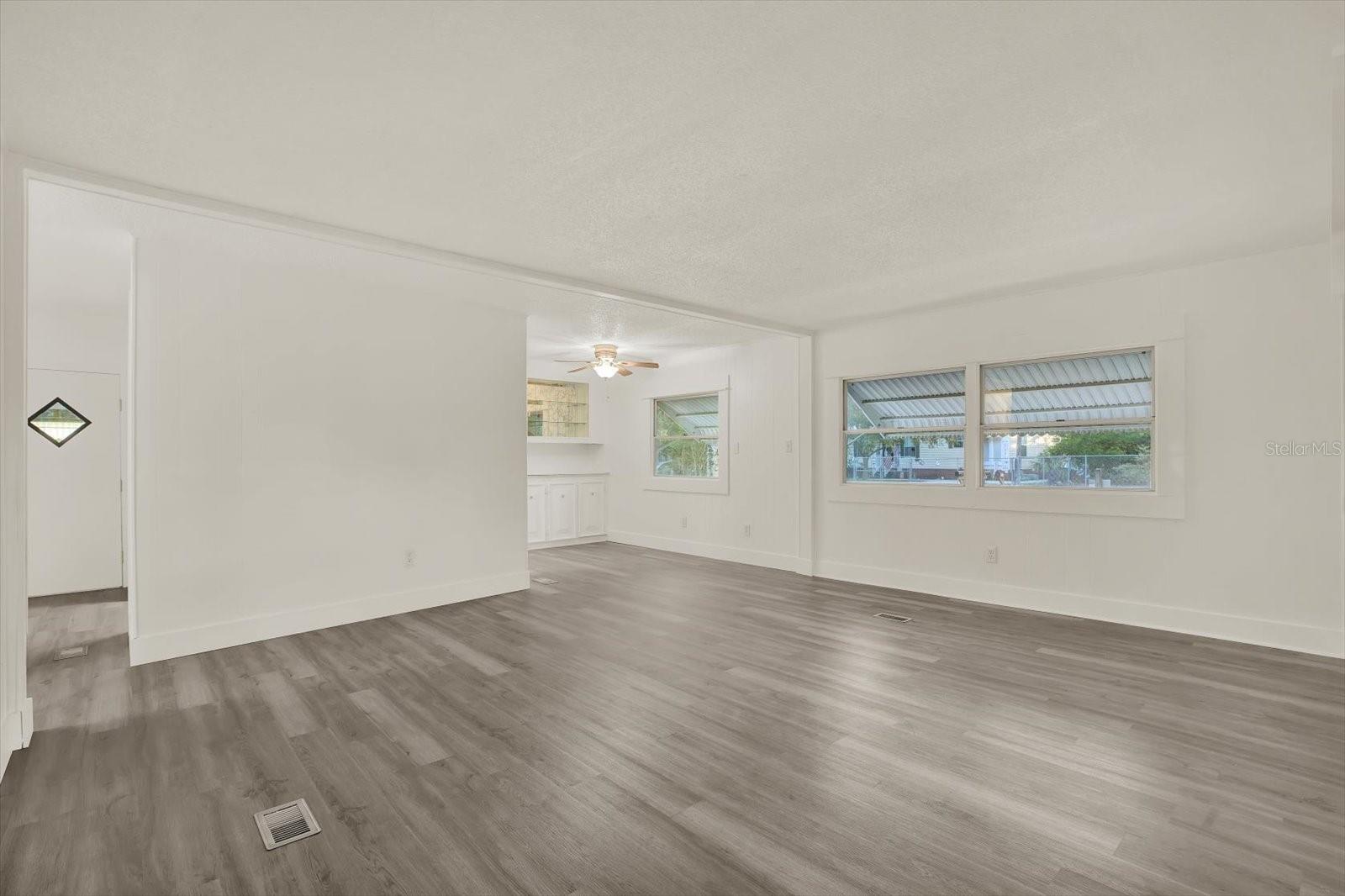 Image 5 of 19 For 10051 Huntley Street