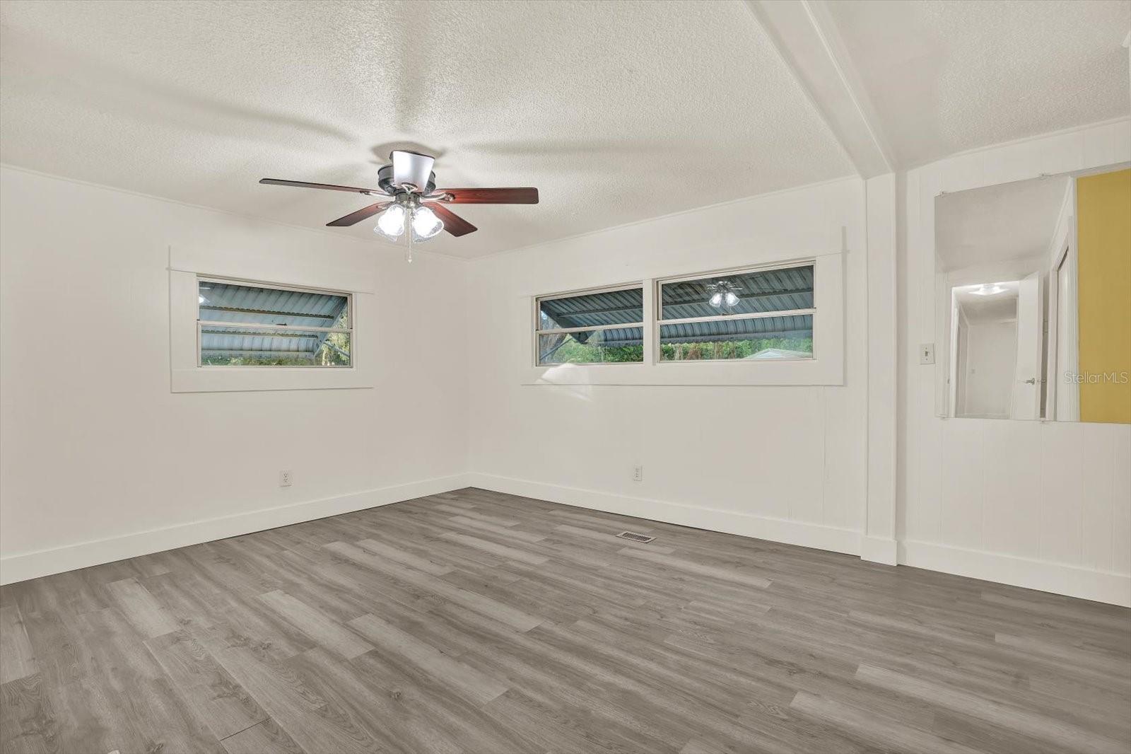 Image 9 of 19 For 10051 Huntley Street