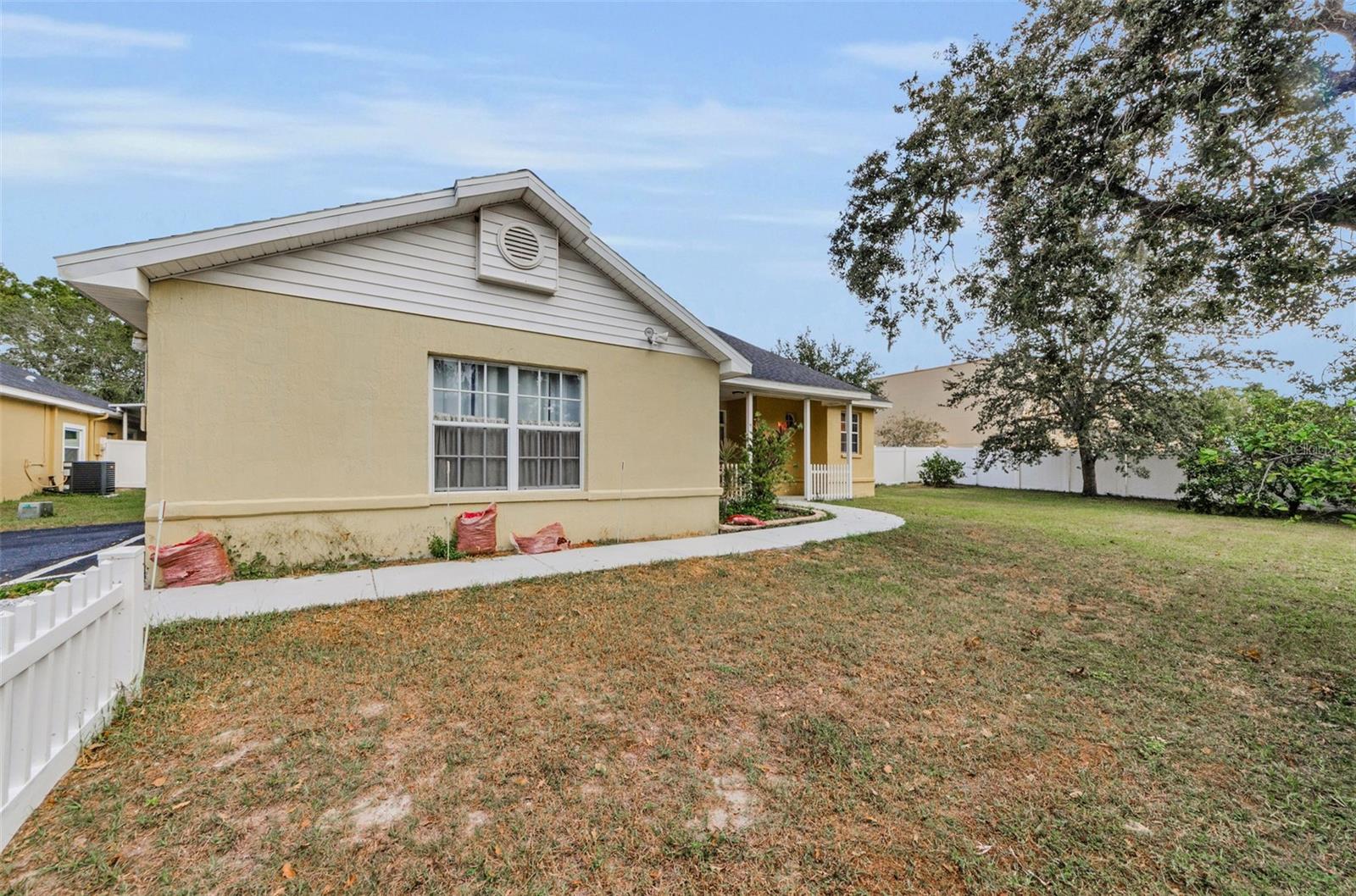 Image 4 of 92 For 11744 La Madera Boulevard