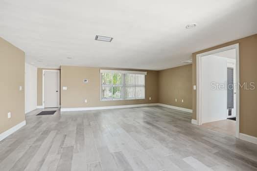 Listing photo id 11 for 12612 4th Isle