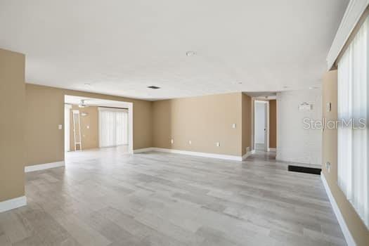 Listing photo id 12 for 12612 4th Isle