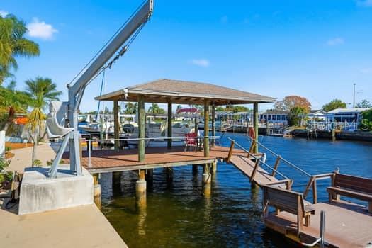 Listing photo id 1 for 12612 4th Isle