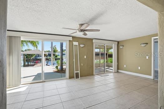 Listing photo id 31 for 12612 4th Isle