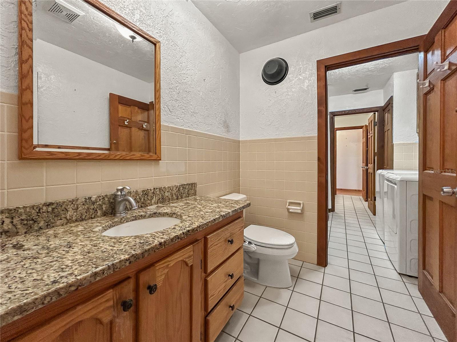 Listing photo id 13 for 11163 Bougainvillea Court