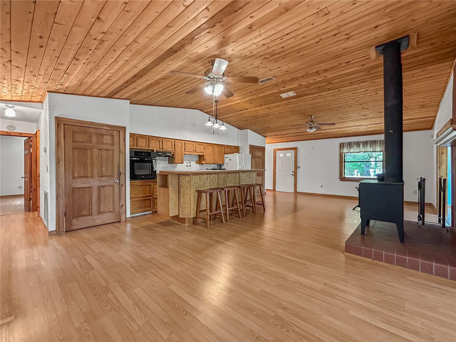 Listing photo id 0 for 11163 Bougainvillea Court