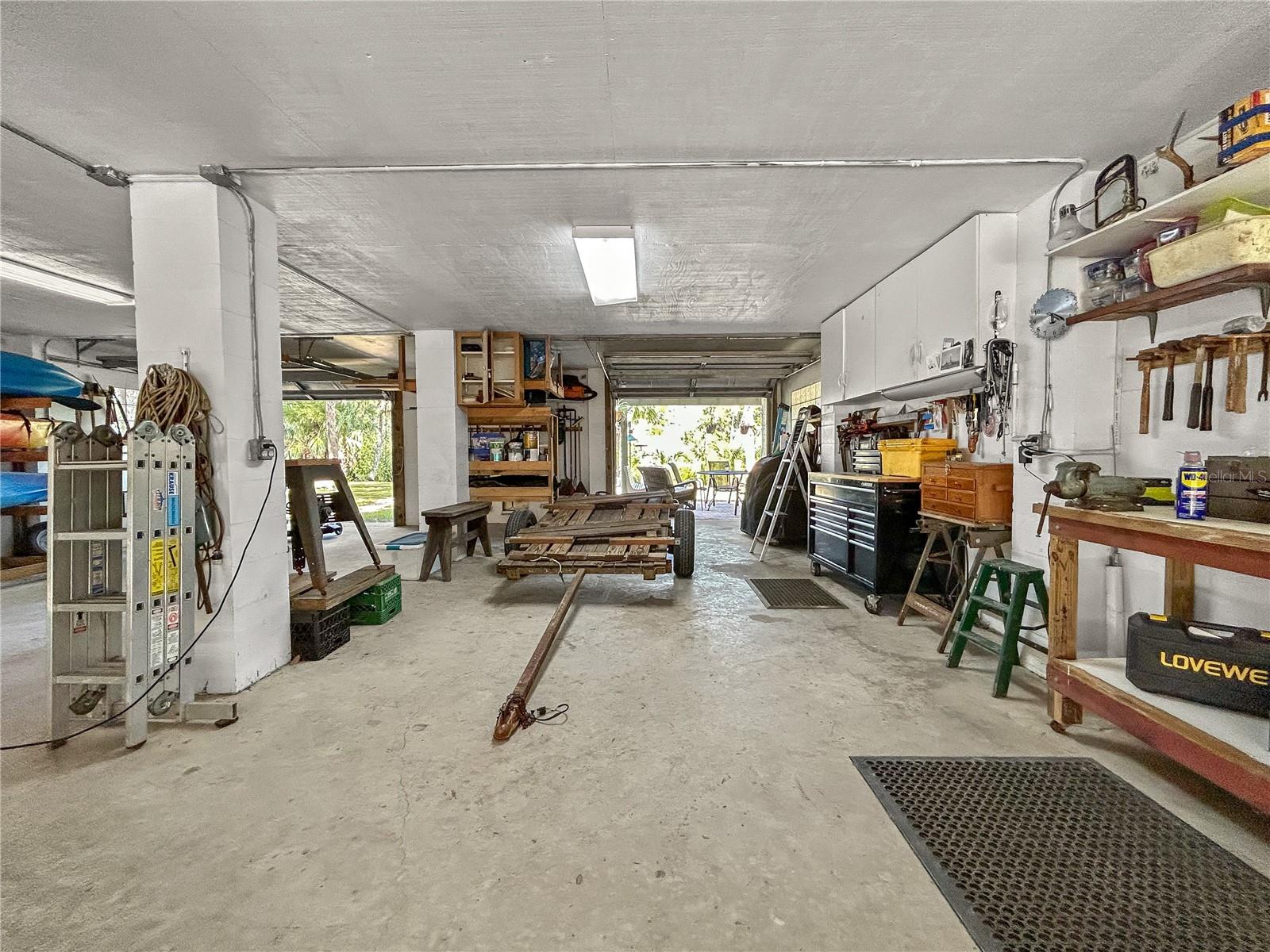 Listing photo id 25 for 11163 Bougainvillea Court