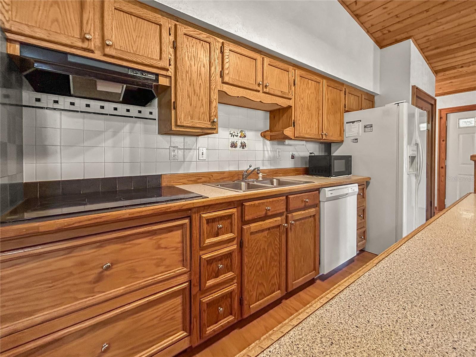 Listing photo id 2 for 11163 Bougainvillea Court