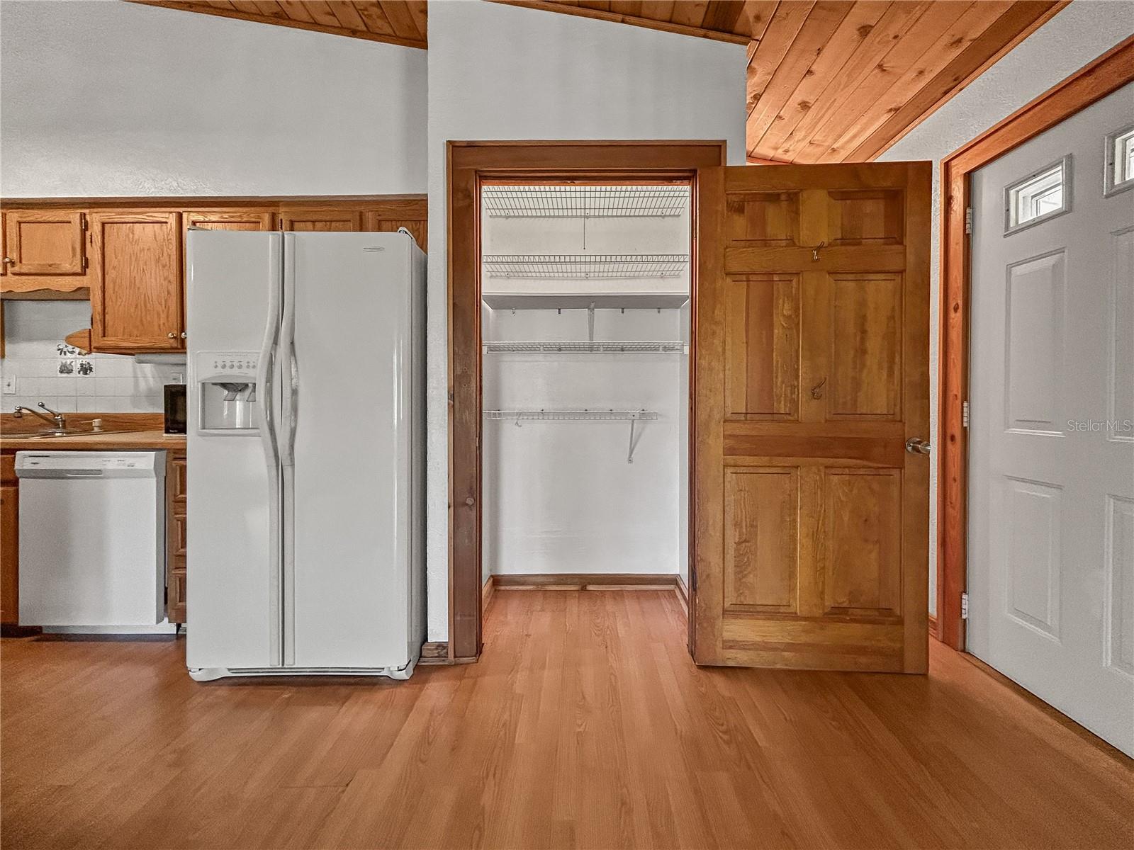 Listing photo id 4 for 11163 Bougainvillea Court